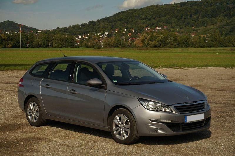 Silber Gebraucht 2014 Peugeot 308 Allure Kombi | 6.300 € (Fairer Preis) - Bild 1/4