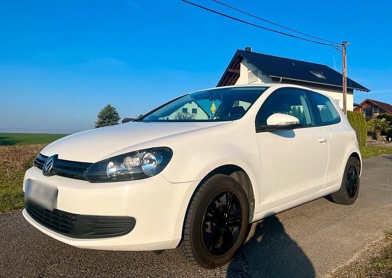 Gebraucht VW Golf VI 102 PS (75 kW) 2010 Weiß Kleinwagen