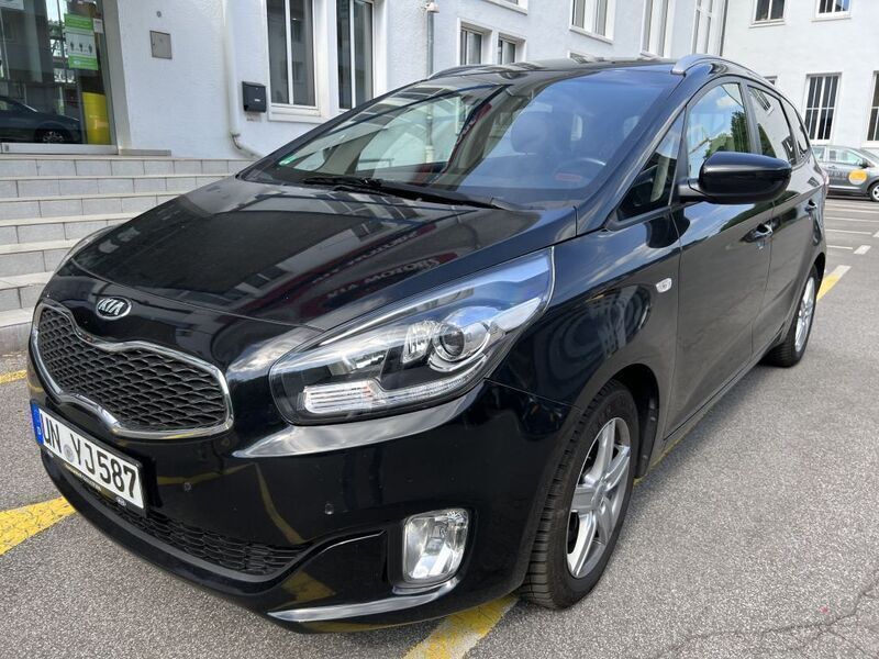 Schwarz metallic Gebraucht 2017 Kia Carens 2 Van / Kleinbus | 13.999 € (Teuer) - Bild 1/4