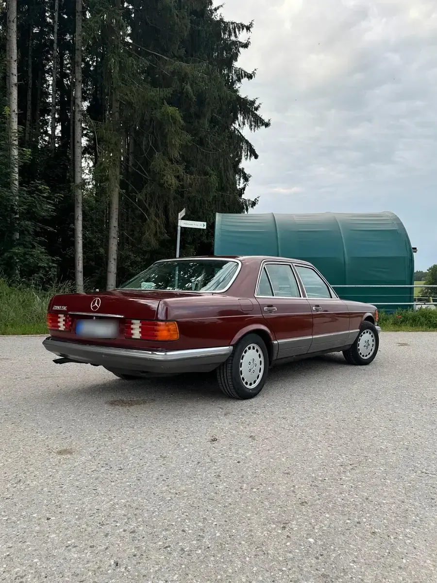 Gebraucht Mercedes 280 185 PS (136 kW) 1983 Rot Limousine
