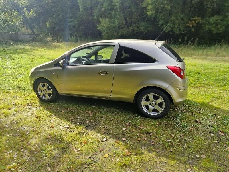 Gebraucht Opel Corsa Edition 60 PS (44 kW) 2009 Gold Kleinwagen