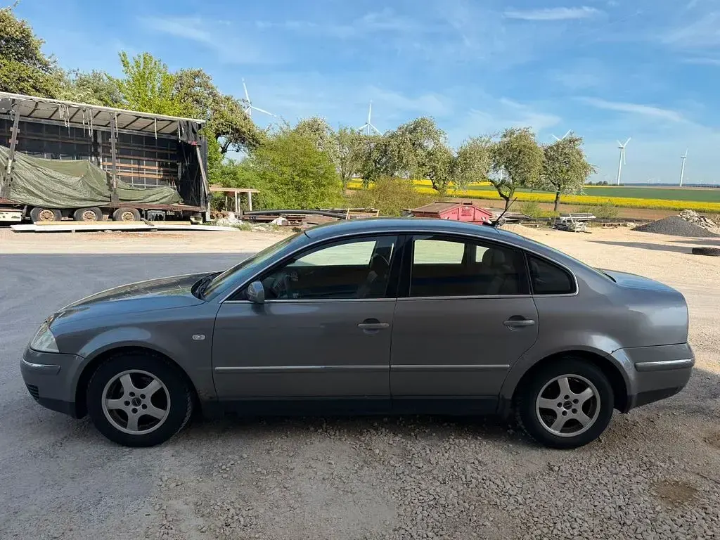 Usata VW Passat Highline 131 CV (96 kW) 2002 Berlina