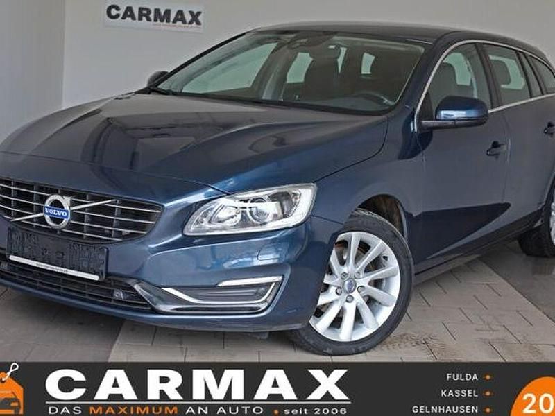 Gebraucht Volvo V60 Momentum 181 PS (133 kW) 2015 Blau Kombi
