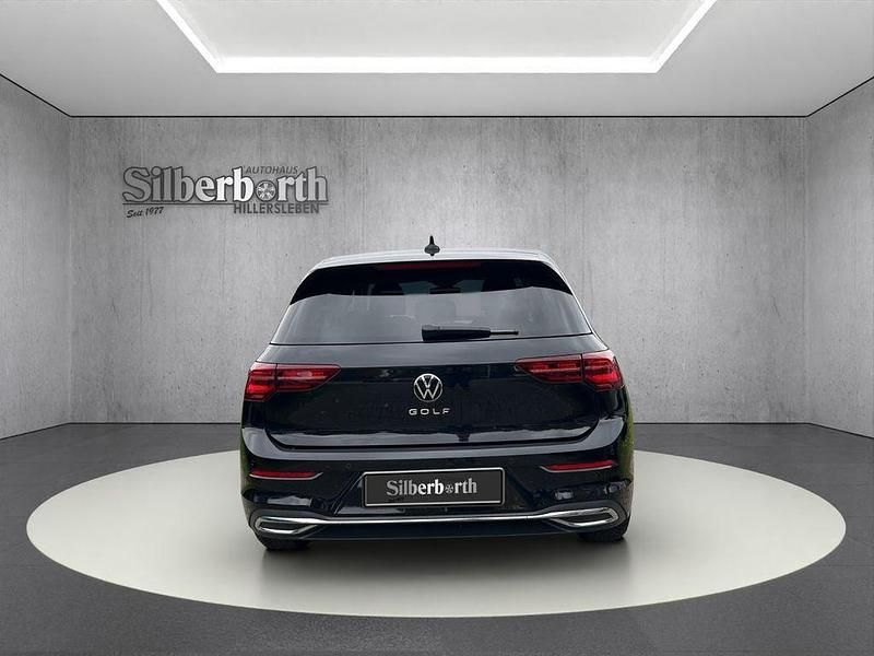 Gebraucht VW Golf VIII Active 150 PS (110 kW) 2022 Schwarz Limousine