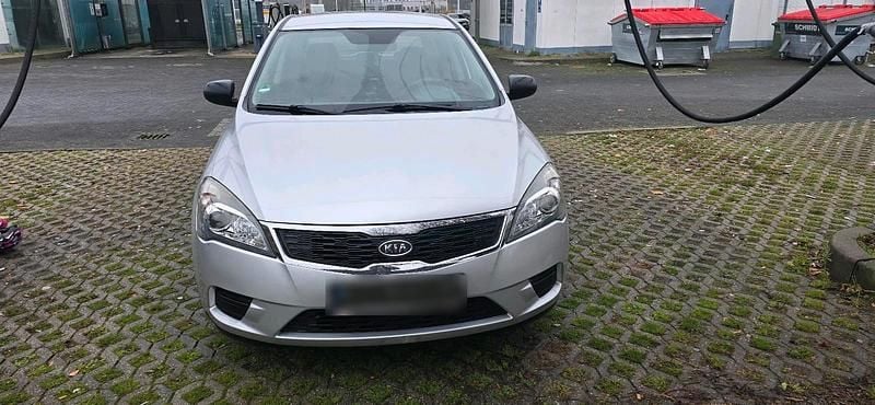 Gebraucht Kia Ceed 90 PS (66 kW) 2010 Grau Kleinwagen