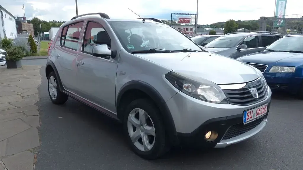 Gebraucht Dacia Sandero Stepway 84 PS (61 kW) 2011 Silber Limousine