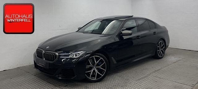 Black sapphire metal (metallic) Gebraucht 2020 BMW M550 Performance Limousine | 44.400 € (Fairer Preis) - Bild 1/4