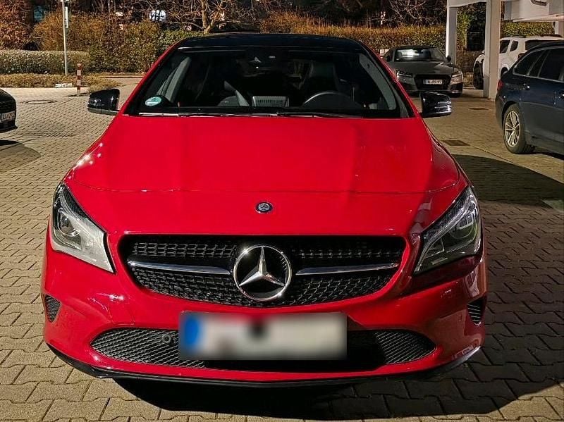 Gebraucht Mercedes CLA180 Urban 122 PS (89 kW) 2017 Rot Limousine