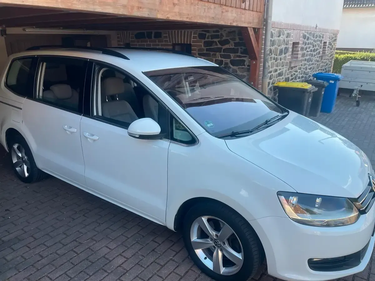Gebraucht VW Sharan 176 PS (129 kW) 2014 Weiß Van / Kleinbus