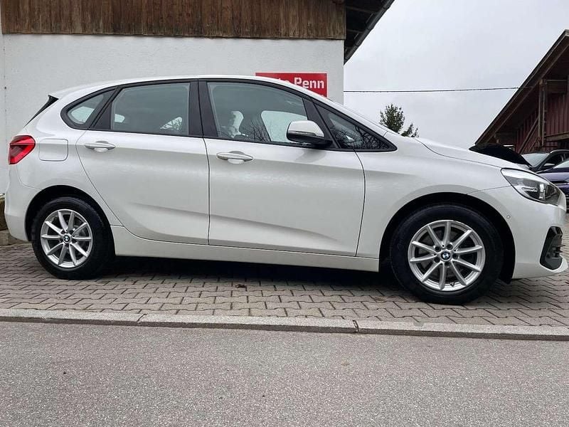Alpinweiß iii Gebraucht 2018 BMW 220 Van / Kleinbus | 16.990 € (Guter Preis) - Bild 1/4