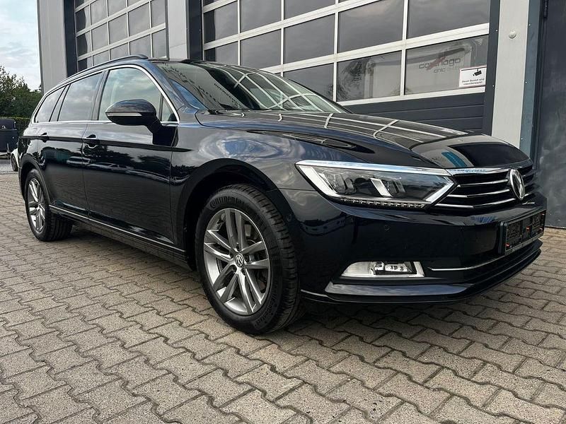 Schwarz Gebraucht 2017 VW Passat Comfortline Kombi | 16.790 € (Fairer Preis) - Bild 1/4
