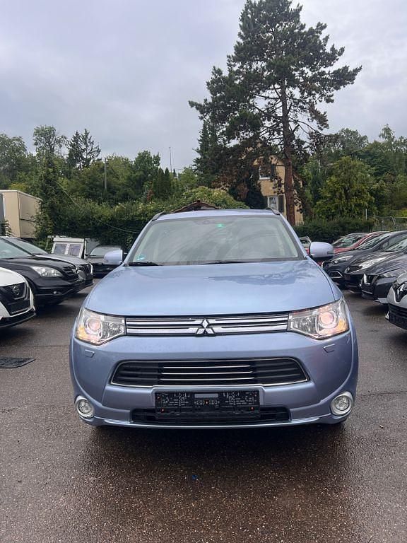 Silber Gebraucht 2015 Mitsubishi Outlander P-HEV Plus SUV | 12.500 € (Fairer Preis) - Bild 1/4