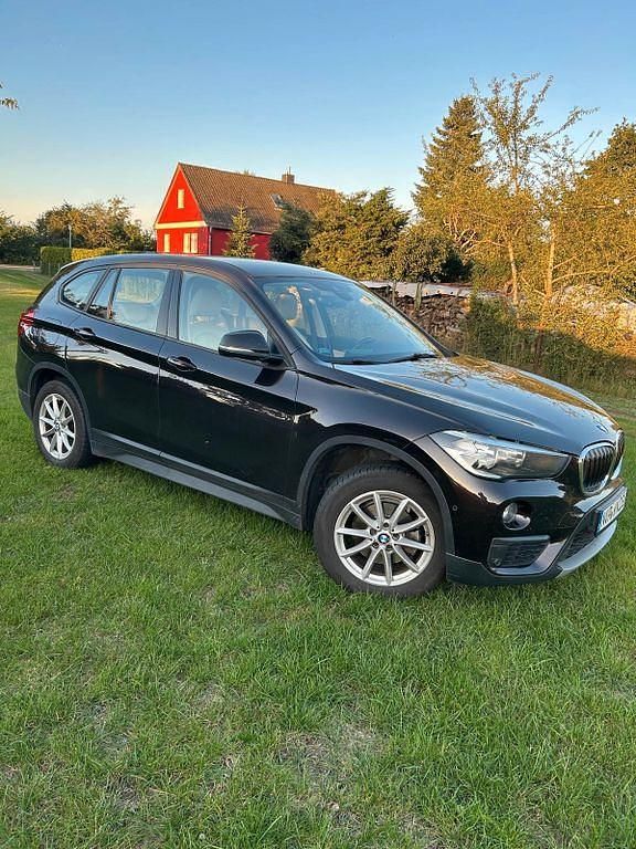 Braun Gebraucht 2016 BMW X1 Sport Line SUV | 15.700 € (Fairer Preis) - Bild 1/4