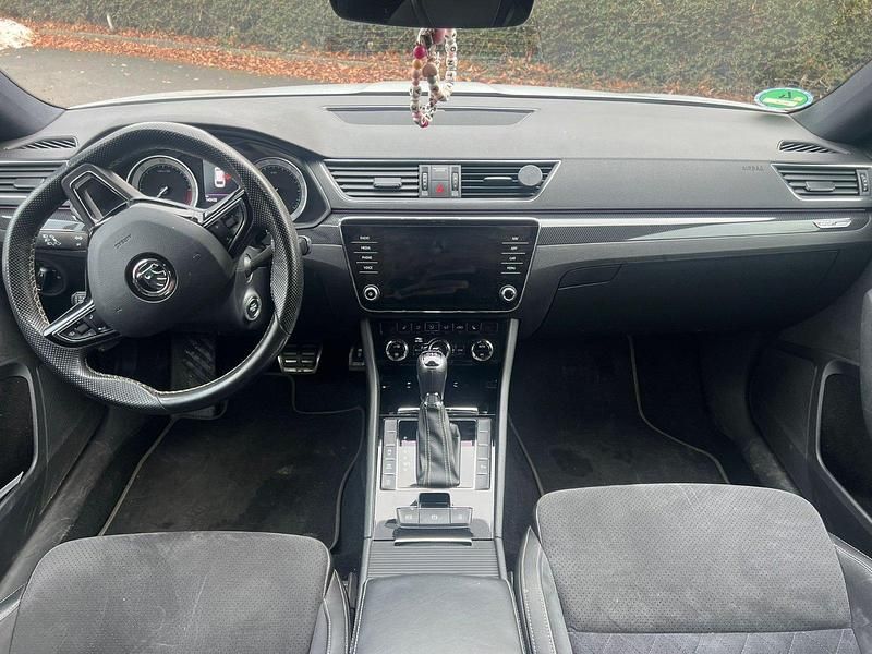 Gebraucht Skoda Superb SportLine 190 PS (139 kW) 2018 Weiß Kombi