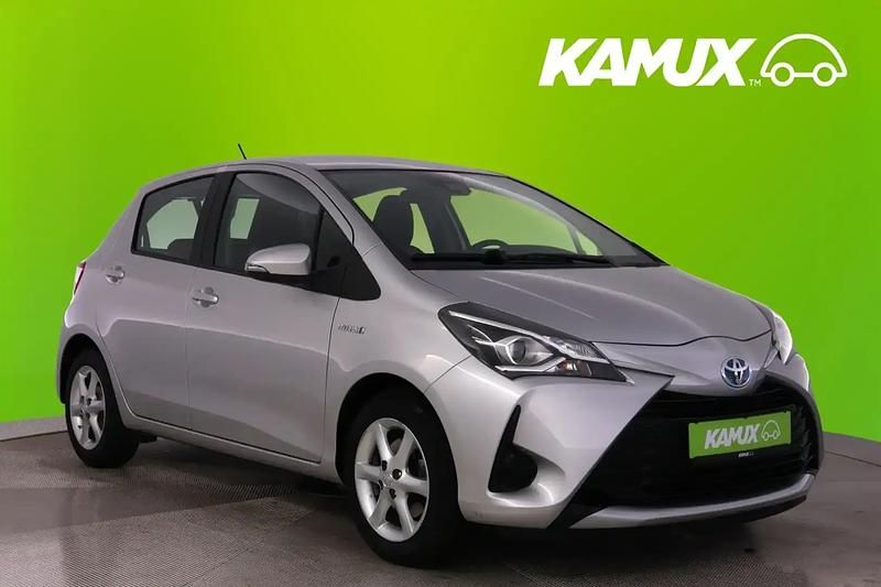 Silber / grau Gebraucht 2019 Toyota Yaris Hybrid Limousine | 14.000 € (Guter Preis) - Bild 1/4