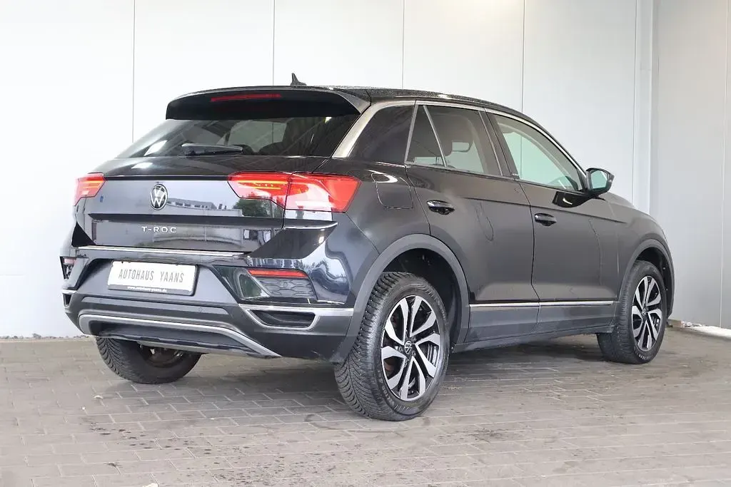 Second-hand VW T-Roc Active 150 CP (110 kW) 2022 Negru SUV