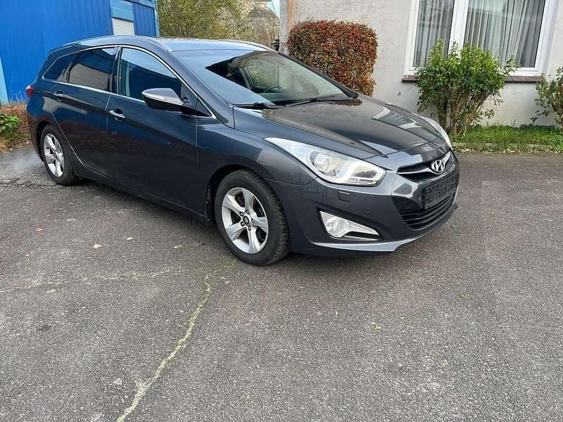 Gebraucht Hyundai i40 Edition 136 PS (100 kW) 2012 Stone gray Kombi