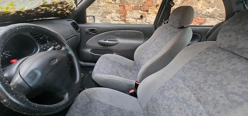 Używany Ford Fiesta 55 KM (40 kW) 1997 Zielony Hatchback