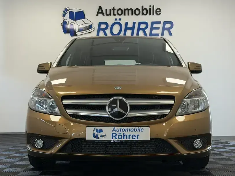 Gebraucht Mercedes B200 156 PS (114 kW) 2012 Braun Kleinwagen