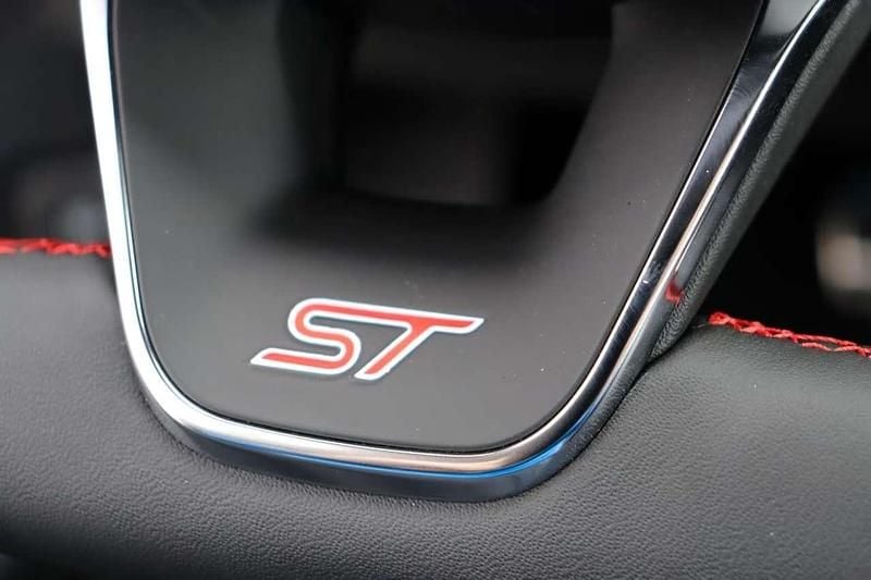 Gebraucht Ford Focus S 280 PS (205 kW) 2025 Rot Limousine