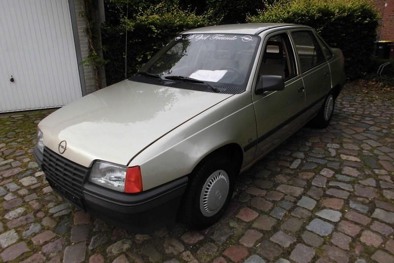 Gold Gebraucht 1986 Opel Kadett Limousine | 4.650 € - Bild 1/4