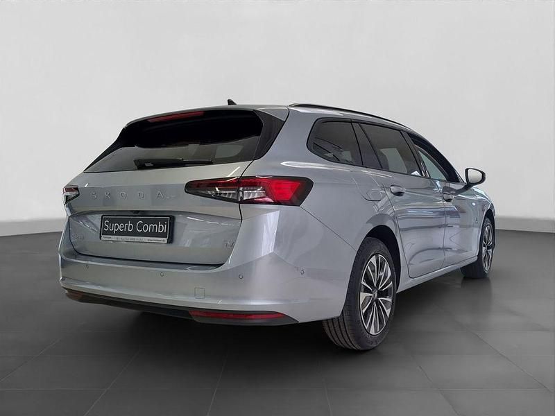Neu Skoda Superb Selection 204 PS (150 kW) 2026 Grau Kombi