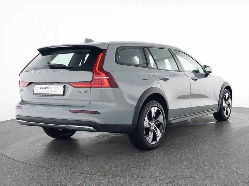 Gebraucht Volvo V60 CC Plus 197 PS (144 kW) 2023 Grau Kombi