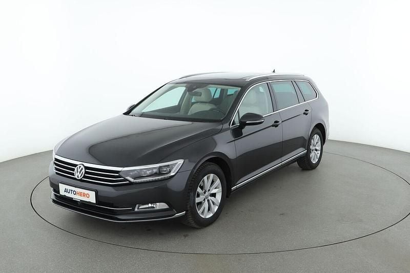 Grau Gebraucht 2019 VW Passat Highline Kombi | 18.620 € (Fairer Preis) - Bild 1/3