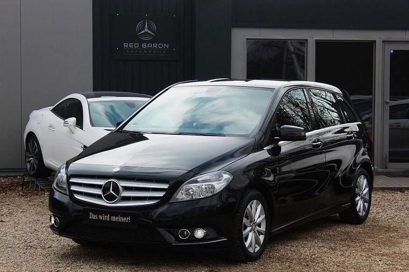 Gebraucht Mercedes B180 122 PS (89 kW) 2013 Schwarz Van / Kleinbus