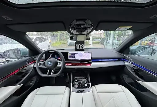 Gebraucht BMW 550e Performance 489 PS (359 kW) 2025 Cape york gruen Kombi