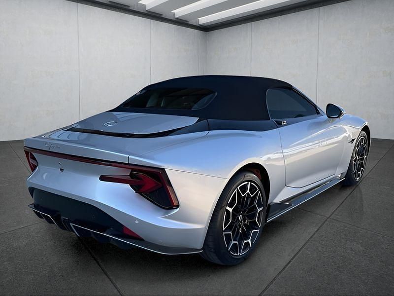 Neu MG Cyberster 250 kW (340 PS) 2025 Silber Cabrio