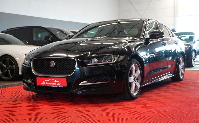 Schwarz Gebraucht 2016 Jaguar XE R-Sport Limousine | 7.450 € - Bild 1/4