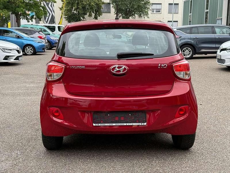 Gebraucht Hyundai i10 Classic 67 PS (49 kW) 2016 Passion red Kleinwagen