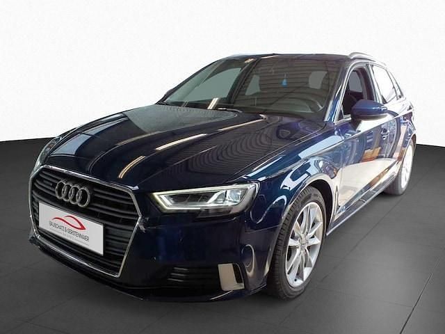 Kosmosblau metallic Gebraucht 2018 Audi A3 Sport | 26.480 € (Etwas zu teuer) - Bild 1/4