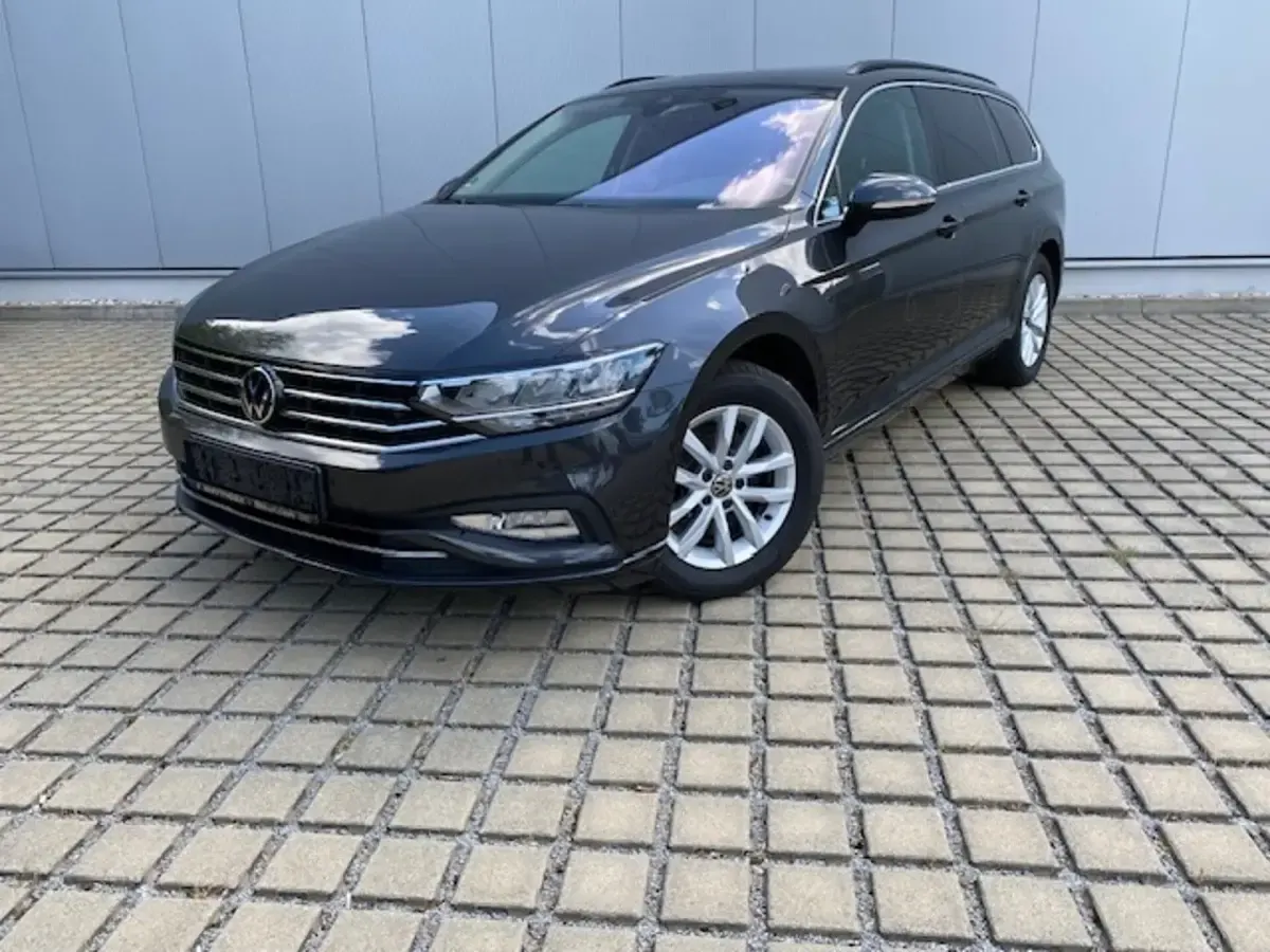 Gebraucht VW Passat Pro 150 PS (110 kW) 2023 Kombi