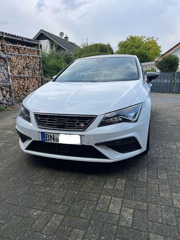 Weiß Gebraucht 2017 Seat Leon SC FR Kleinwagen | 13.900 € (Teuer) - Bild 1/4