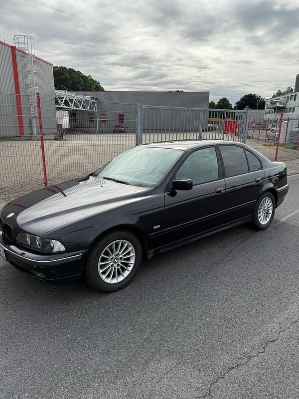 Schwarz Gebraucht 2001 BMW 520 Limousine | 2.150 € (Fairer Preis) - Bild 1/4