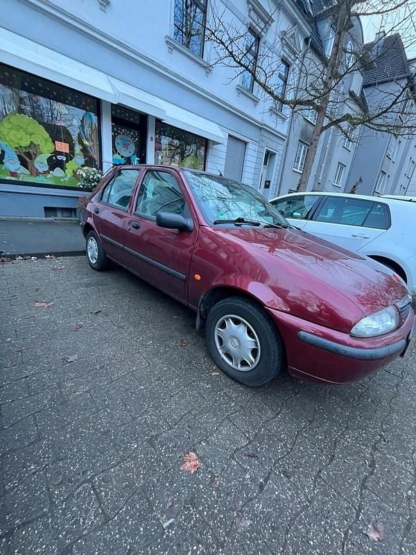 Gebraucht Mazda 121 75 PS (55 kW) 1997 Rot Kleinwagen
