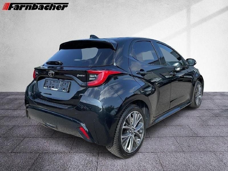 Gebraucht Toyota Yaris Hybrid Style 131 PS (96 kW) 2024 Mysticschwarz mica Limousine
