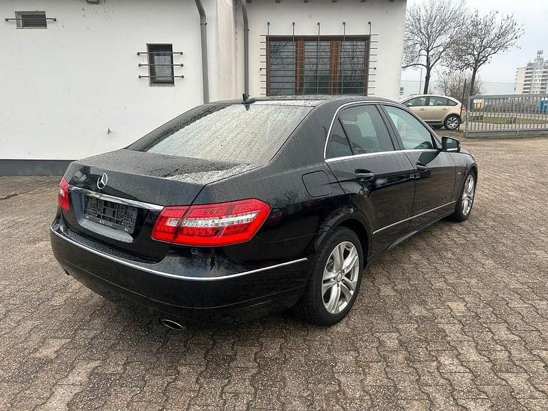 Gebraucht Mercedes E300 231 PS (169 kW) 2011 Schwarz Limousine