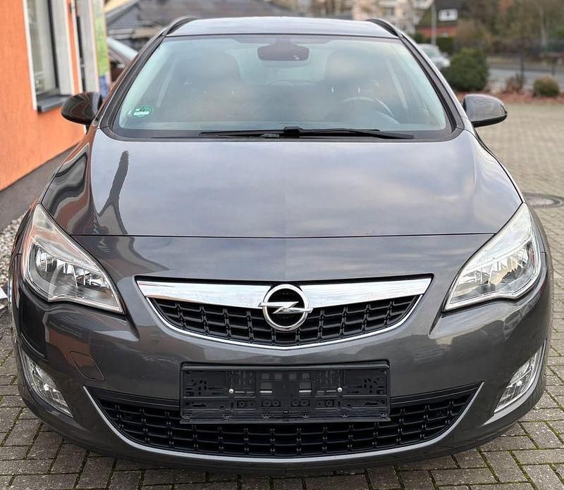 Gebraucht Opel Astra Design Edition 120 PS (88 kW) 2012 Grau Kombi