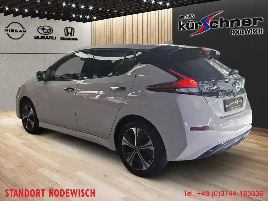 Gebraucht Nissan Leaf Tekna 160 kW (218 PS) 2021 Weiß Kleinwagen