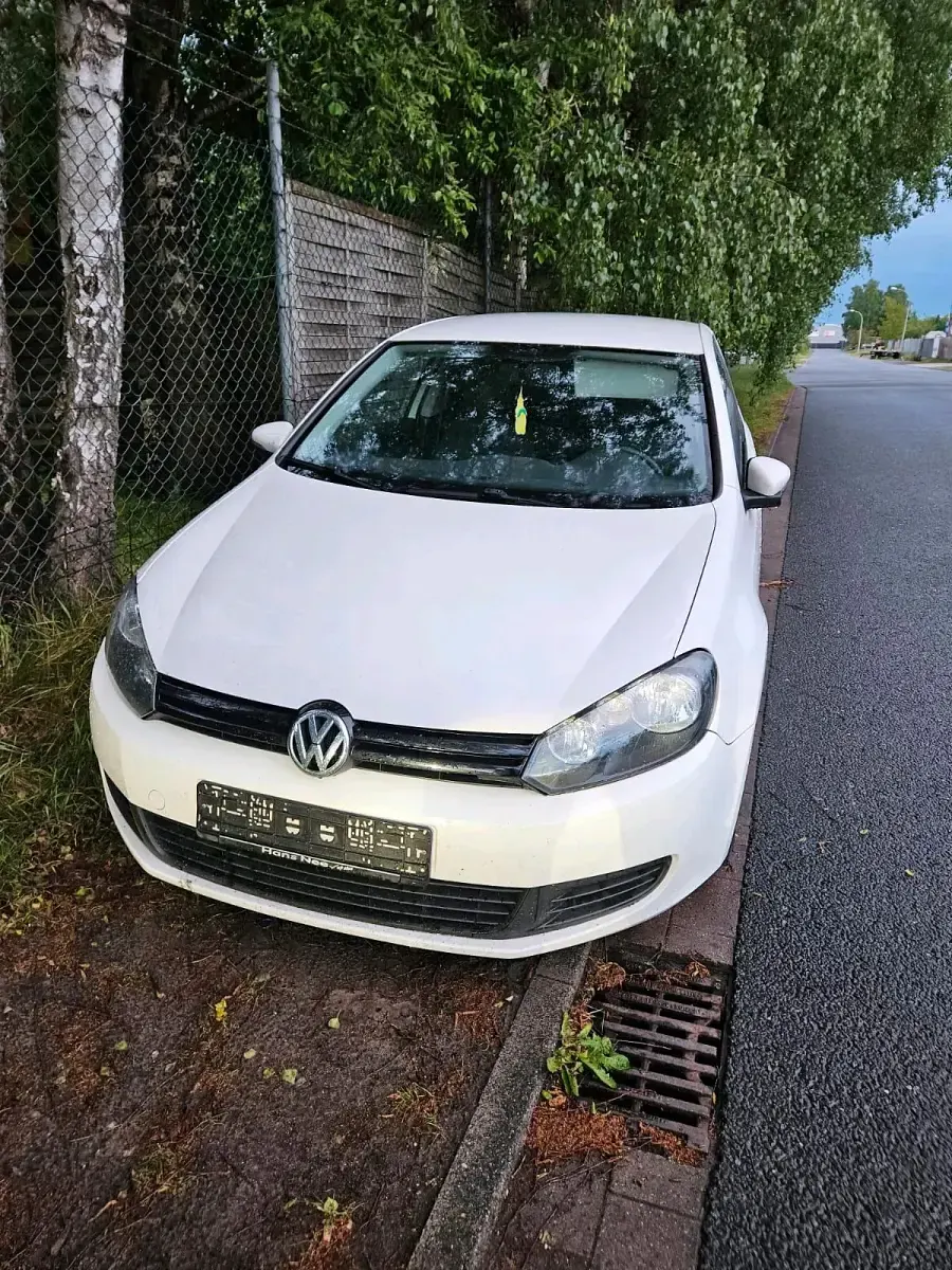 Gebraucht VW Golf 105 PS (77 kW) 2010 Weiß Coupé