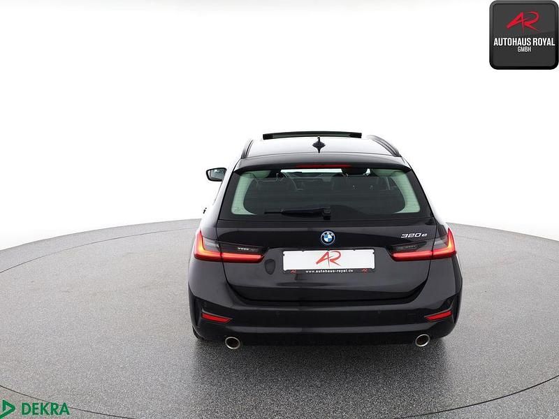 Gebraucht BMW 320e Advantage 204 PS (150 kW) 2022 Schwarz Kombi
