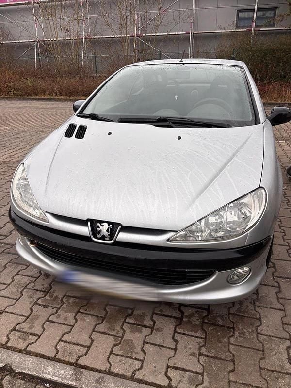 Gebraucht Peugeot 206 CC 109 PS (80 kW) 2003 Silber Cabrio