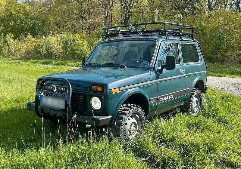 Second-hand Lada niva 82 CP (60 kW) 2009 Verde SUV