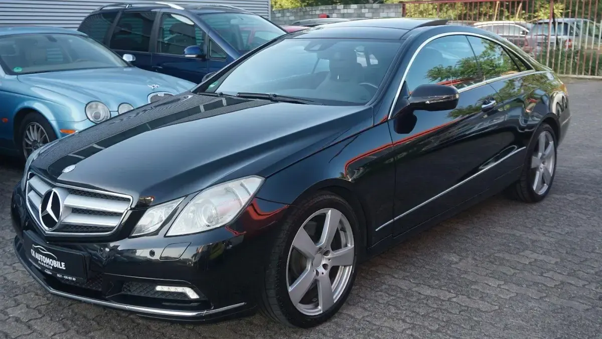 Gebraucht Mercedes E500 387 PS (284 kW) 2009 Schwarz Coupé