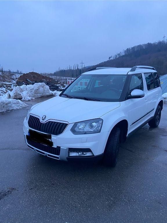 Weiß Gebraucht 2015 Skoda Yeti Adventure SUV | 8.400 € (Guter Preis) - Bild 1/4