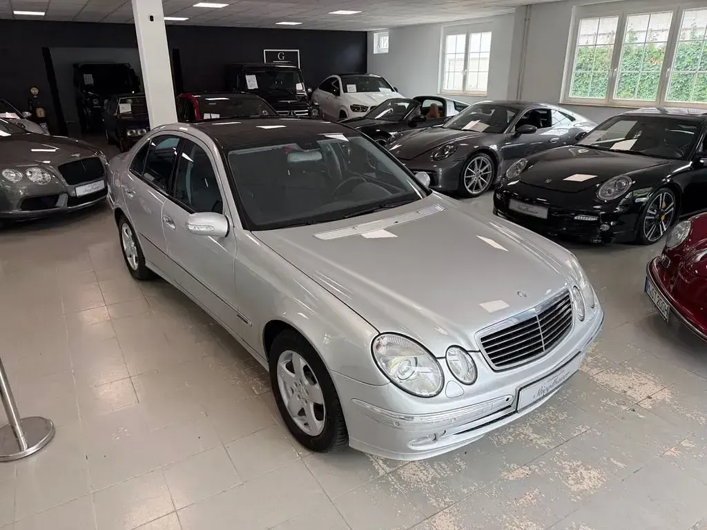 Gebraucht Mercedes E320 Avantgarde 204 PS (150 kW) 2003 Silber Limousine