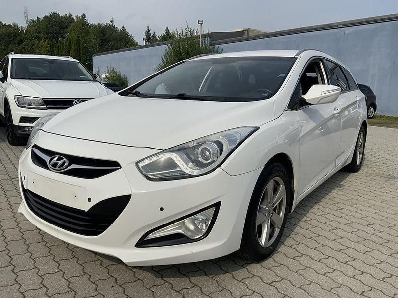 Weiß Gebraucht 2014 Hyundai i40 Edition Kombi | 4.599 € (Guter Preis) - Bild 1/4